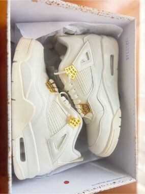 Jordan WMNS Air Jordan 4 Retro Cream White with Metallic Gold